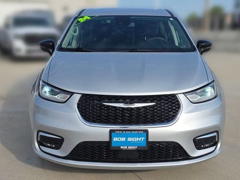 Certified 2024 Chrysler Pacifica Touring-L FWD image 9