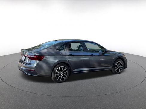 Used 2025 Volkswagen Jetta SE image 14