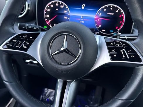 Used 2024 Mercedes-Benz GLC 300 4MATIC image 15