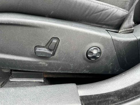 Used 2019 Chrysler 300 Touring w/ Sport Appearance Package image 15