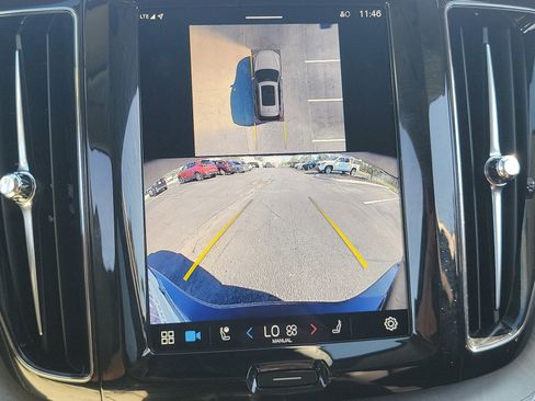 Used 2025 Volvo XC60 B5 Plus image 24