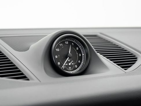 New 2025 Porsche Macan image 17