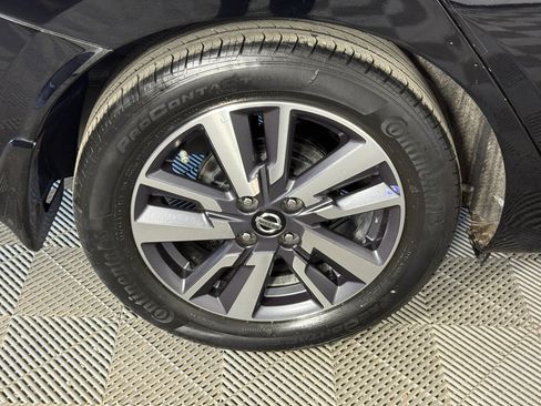 Used 2020 Nissan Versa SV image 10