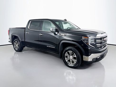 Used 2025 GMC Sierra 1500 SLT image 3
