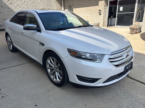 Used 2015 Ford Taurus Limited w/ Equipment Group 301A AWD/4WD image 4