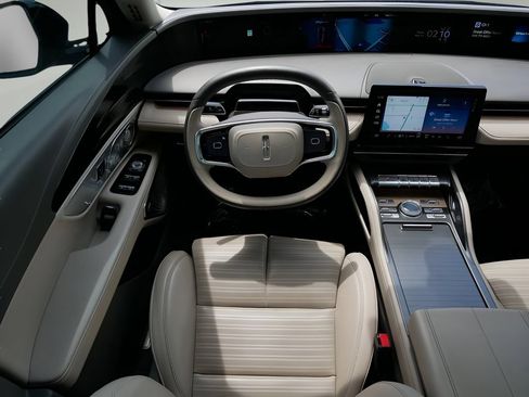 Used 2025 Lincoln Nautilus Reserve AWD/4WD image 13