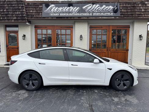 Used 2021 Tesla Model 3 Standard Range Plus image 1