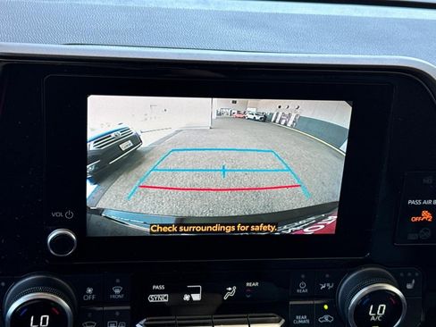 Used 2024 Toyota Highlander XLE FWD image 25