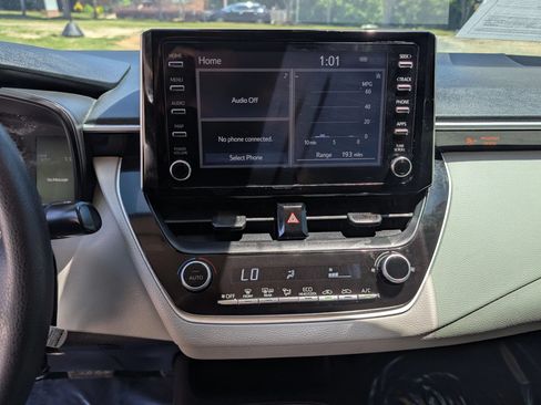 Used 2020 Toyota Corolla LE FWD image 21