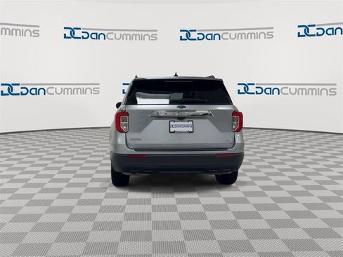 Used 2023 Ford Explorer XLT image 7