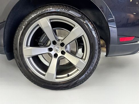 Certified 2025 Porsche Macan image 24