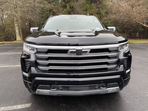 Used 2024 Chevrolet Silverado 1500 High Country w/ Technology Package image 3