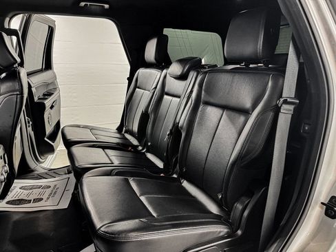 Used 2019 Ford Expedition XLT w/ Equipment Group 202A AWD/4WD image 8