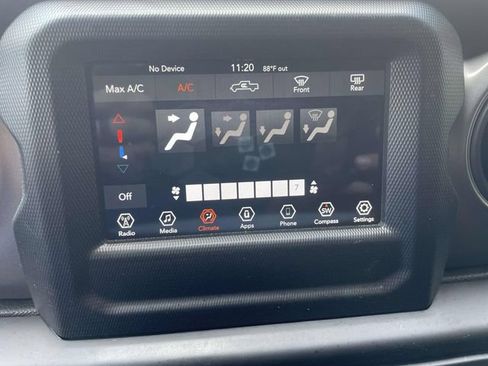 Used 2023 Jeep Gladiator Sport AWD/4WD image 32