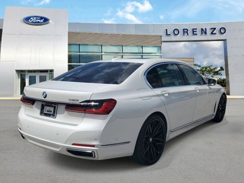 Used 2022 BMW 740i w/ Premium Package RWD image 5