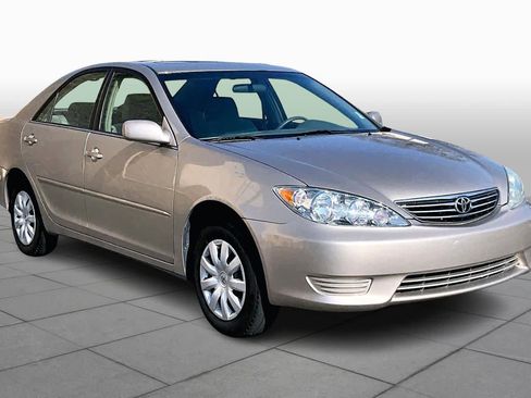 Used 2005 Toyota Camry LE image 2