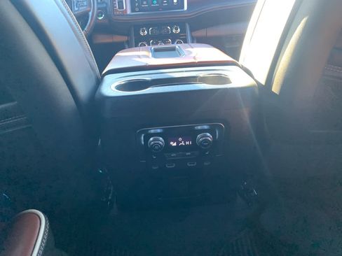 Used 2023 GMC Yukon Denali Ultimate image 32