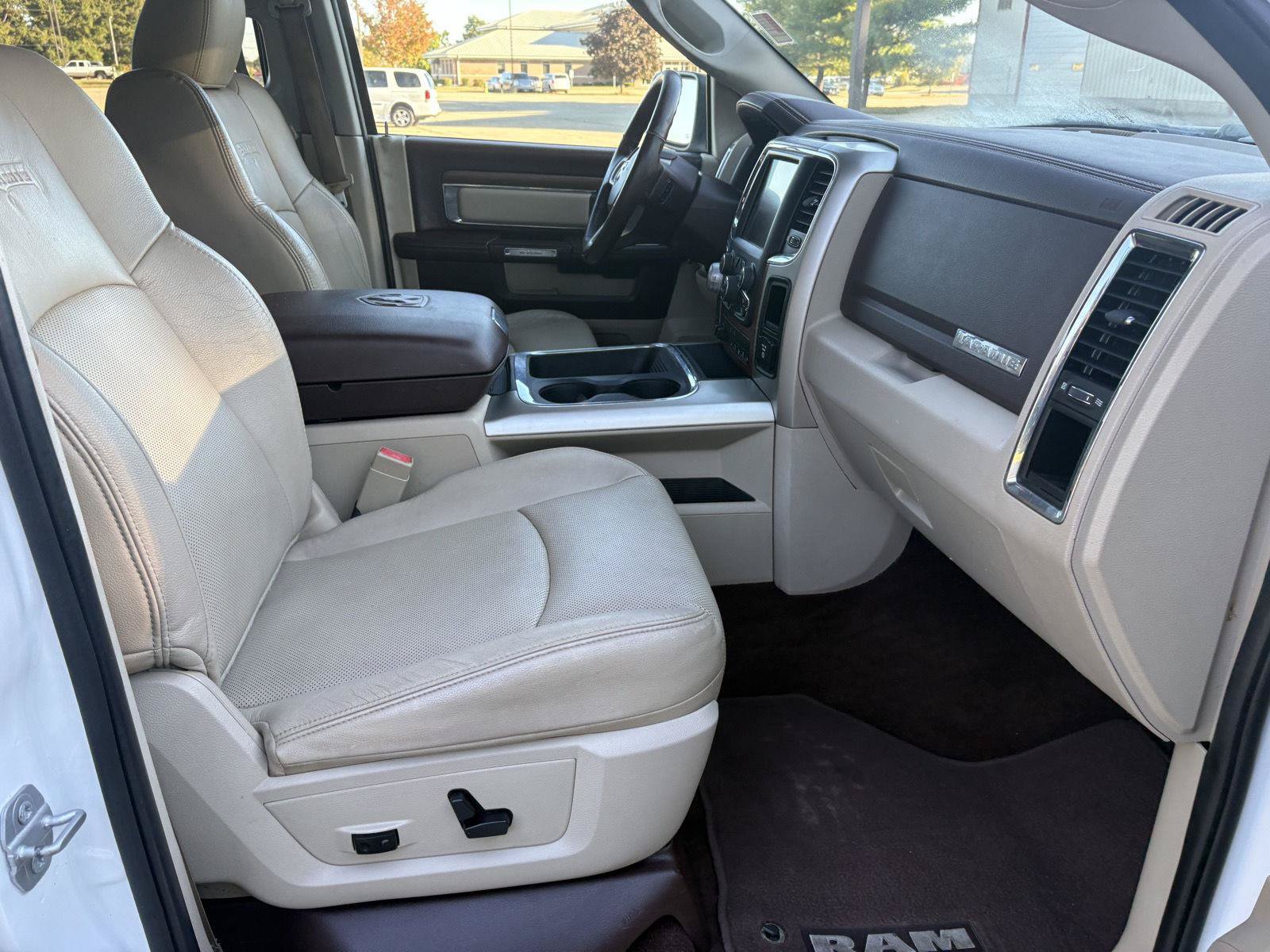 Used 2016 RAM 1500 Laramie w/ Convenience Group AWD/4WD image 18
