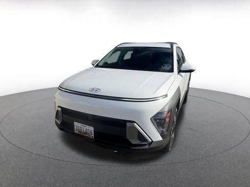 Used 2025 Hyundai Kona SEL image 4