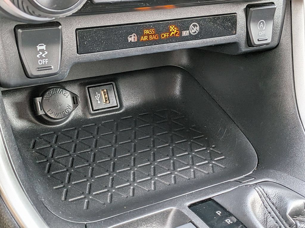 Used 2024 Toyota RAV4 LE AWD/4WD image 29