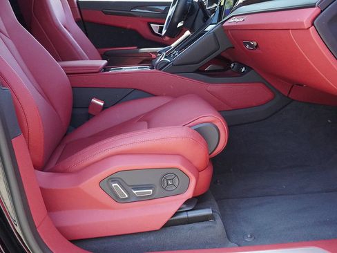 Used 2022 Lamborghini Urus AWD/4WD image 31