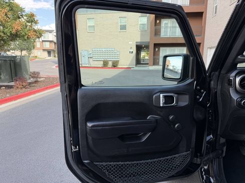 Used 2018 Jeep Wrangler Unlimited Sport AWD/4WD image 19