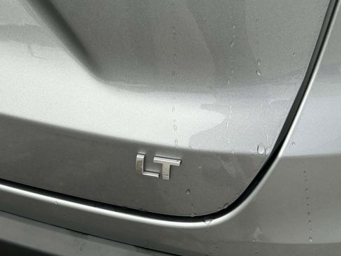 Used 2025 Chevrolet Trax LT FWD image 11