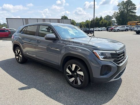 Used 2025 Volkswagen Atlas Cross Sport SE FWD image 10