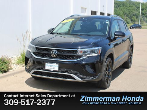Used 2023 Volkswagen Taos SE w/ Panoramic Sunroof Package AWD/4WD image 25