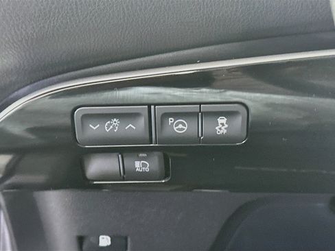 Used 2018 Toyota Prius Two w/ Prius Two Safety Plus Package FWD image 17