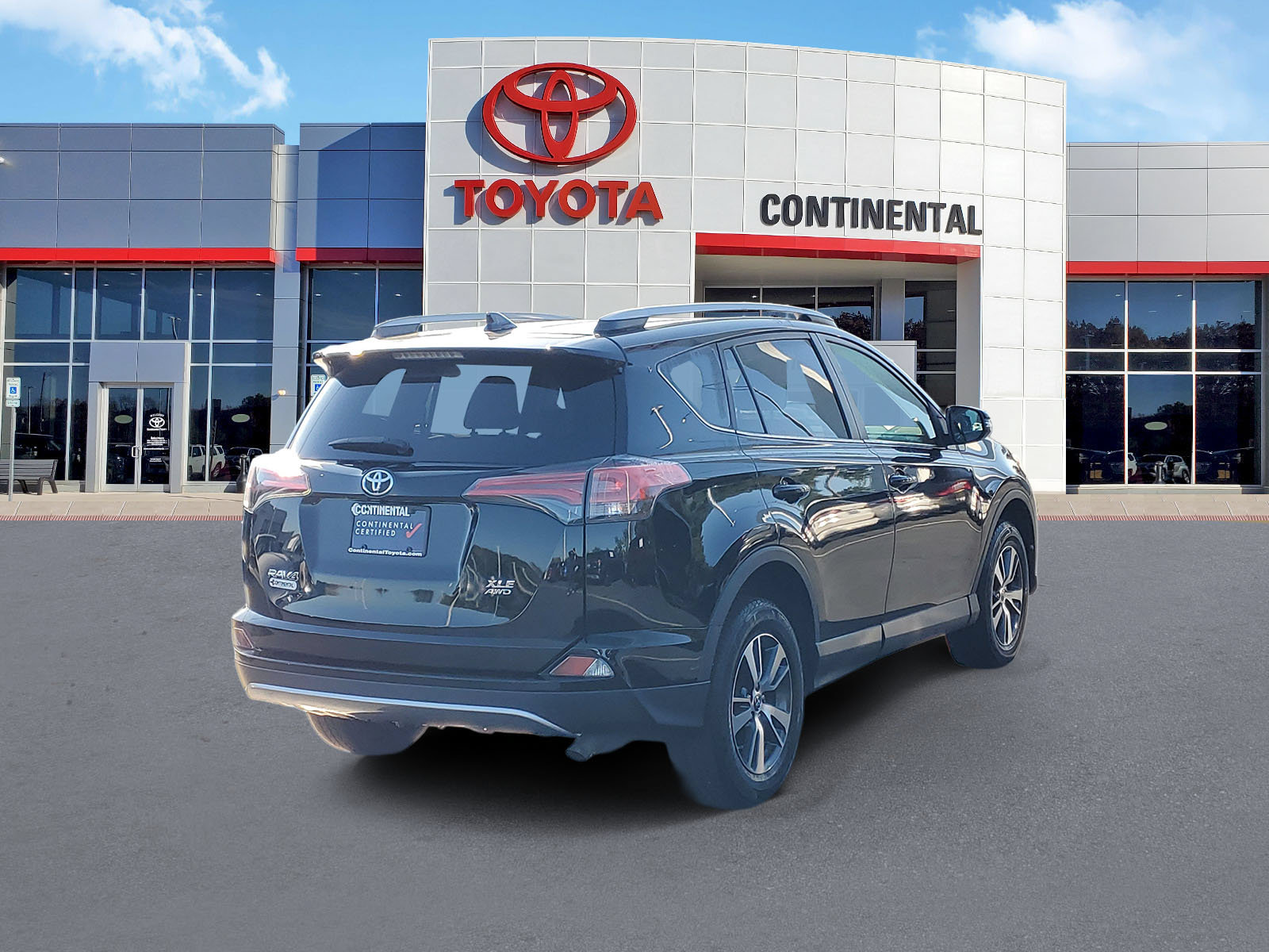 Certified 2018 Toyota RAV4 XLE w/ Plus Extra Value Package AWD/4WD image 4