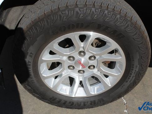 Used 2020 GMC Yukon XL SLT image 27