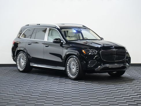 Used 2025 Mercedes-Benz Maybach GLS 600 4MATIC image 5