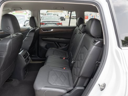 Used 2024 Volkswagen Atlas SE image 17