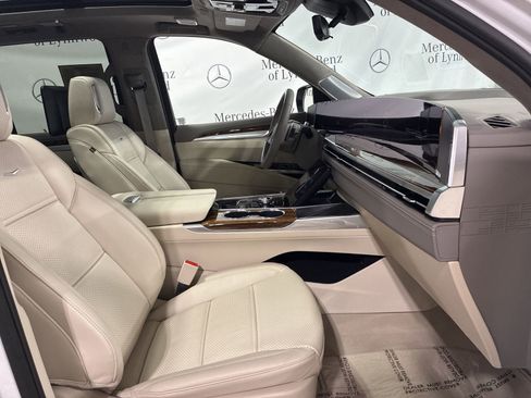 Used 2025 Cadillac Escalade Sport Platinum w/ LPO, ONYX Package image 20