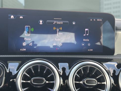 Used 2025 Mercedes-Benz CLA 250 image 25