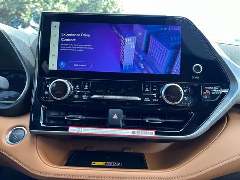 New 2026 Toyota Highlander Platinum AWD/4WD image 24