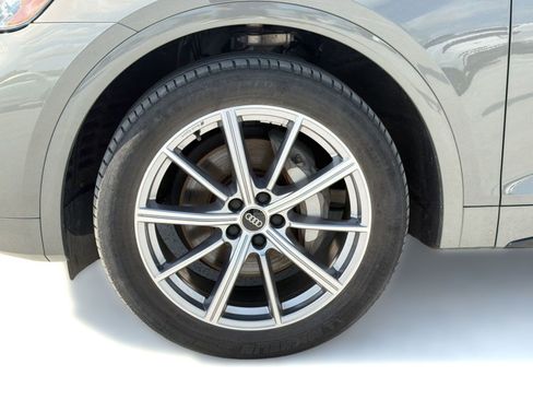 Used 2023 Audi Q5 e Premium Plus w/ Premium Plus Package AWD/4WD image 12