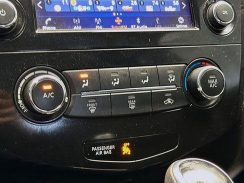 Used 2019 Nissan Rogue S image 10