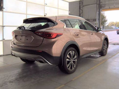 Used 2018 INFINITI QX30 Premium AWD/4WD image 3