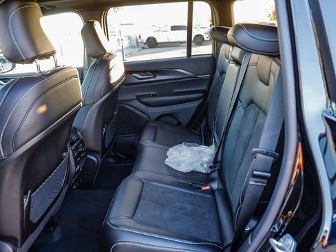 New 2025 Jeep Grand Cherokee Altitude image 20