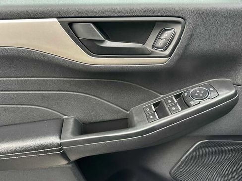 Used 2022 Ford Escape SE image 10