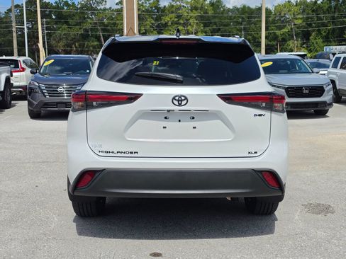 Used 2025 Toyota Highlander XLE AWD/4WD image 6