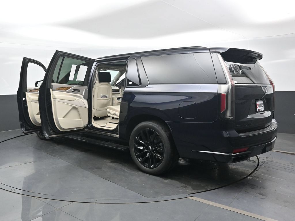 Used 2023 Cadillac Escalade ESV Sport Platinum w/ LPO, ONYX Package AWD/4WD image 50