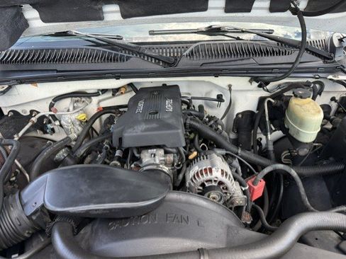 Used 2000 Chevrolet Silverado 2500 2WD Regular Cab w/ Firm Ride Suspension Pkg image 10