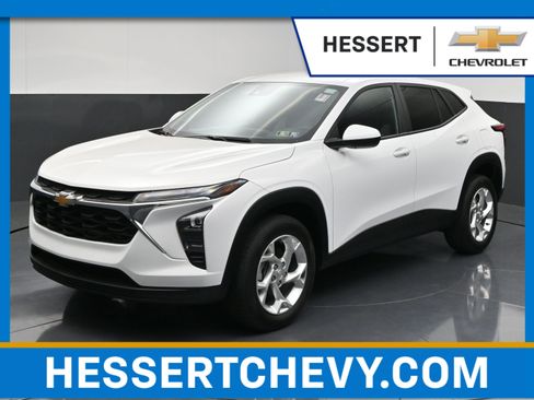 Used 2024 Chevrolet Trax LS w/ LS Convenience Package FWD image 1