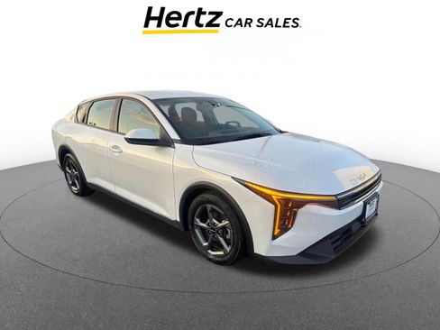 Used 2025 Kia K4 LXS image 1