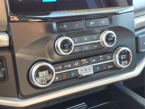 Used 2024 Ford Expedition Max XLT image 10