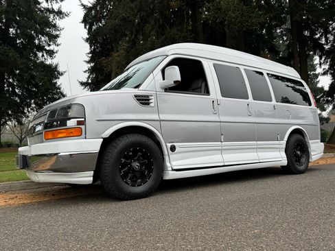 Used 2008 Chevrolet Express 1500 AWD w/ Preferred Equipment Group image 9