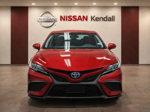 Used 2023 Toyota Camry SE FWD image 5